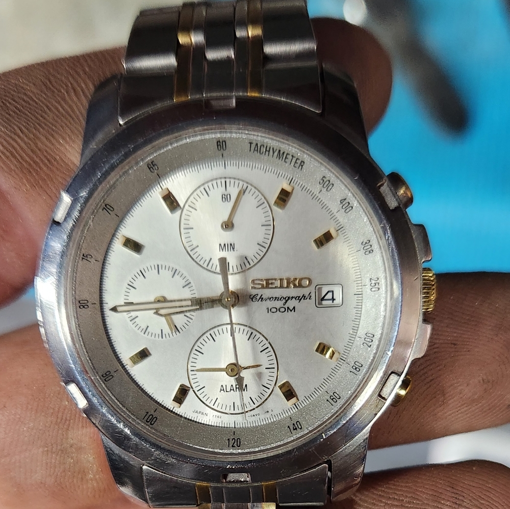 Mens Seiko wristwatch